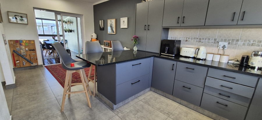 3 Bedroom Property for Sale in Waves Edge Western Cape